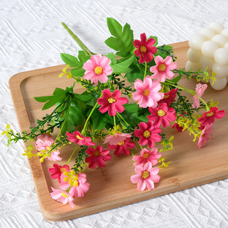 Dekorativer Stoffblumenstrauß