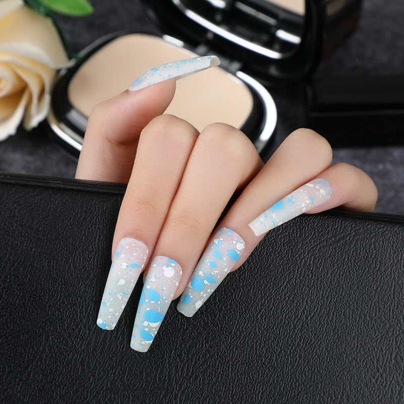 Kunstnägel mit künstlerischem Splatter-Design Brehn