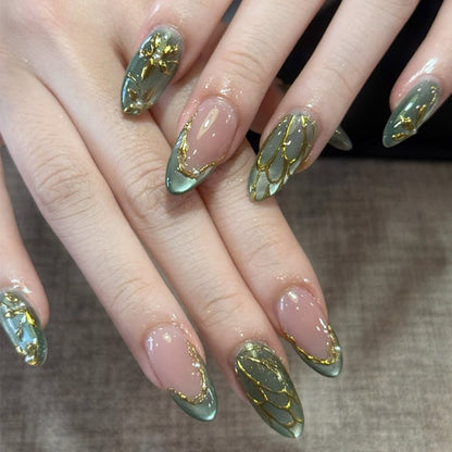 Kunstnagelset mit eleganten 3D-Elementen und luxuriösen Akzenten Brehn