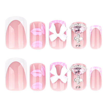 Kunstvolle Nagelkunst mit Glitzer- und Blumendesign Brehn