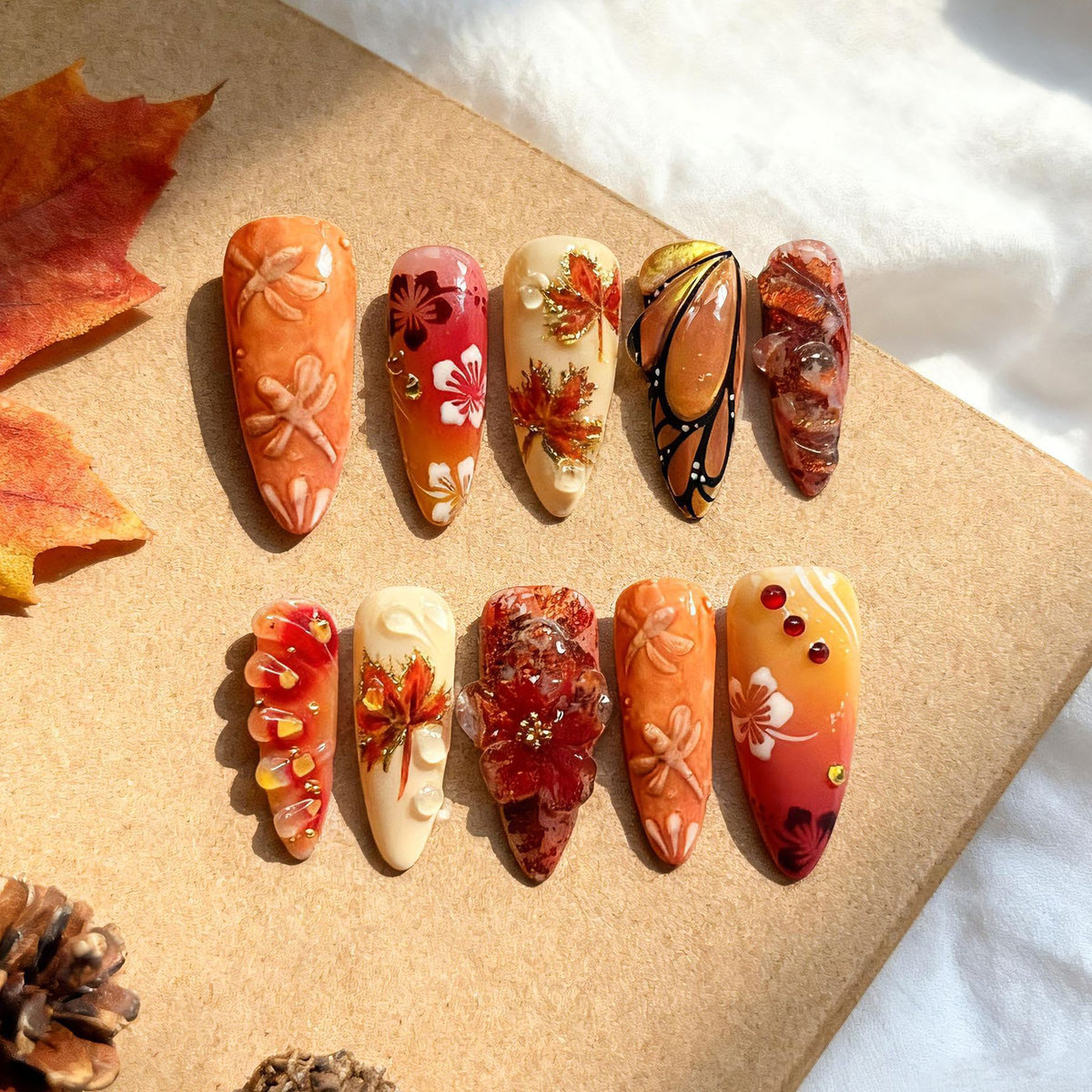 Künstlerisches herbstinspiriertes Press-On Nagelkunstset Brehn