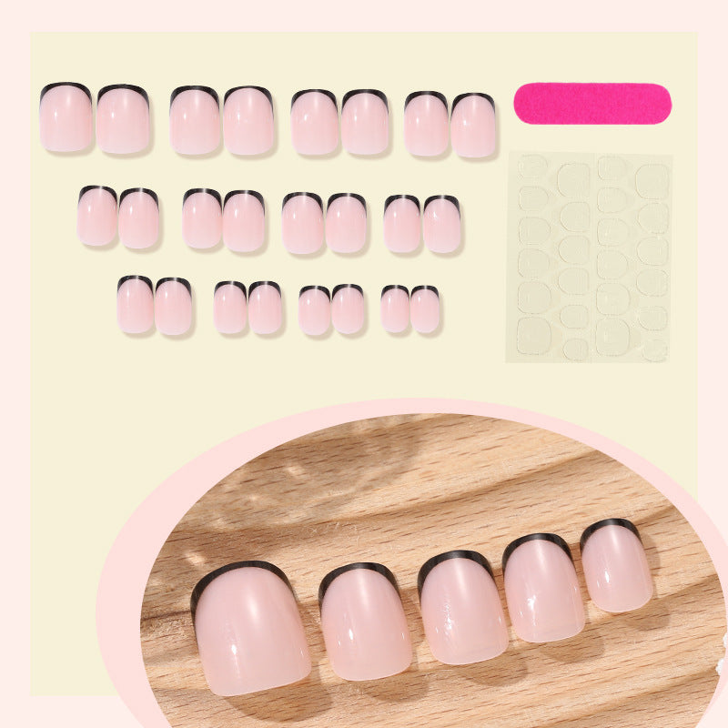 Kunstnagelset mit stilvollem Schwarz-Weiß-Finish Brehn