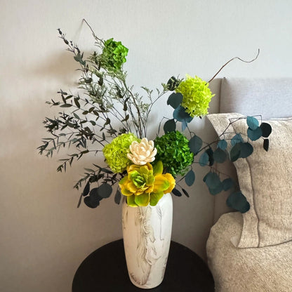 Elegante dekorative Blumenstrauß-Anordnung