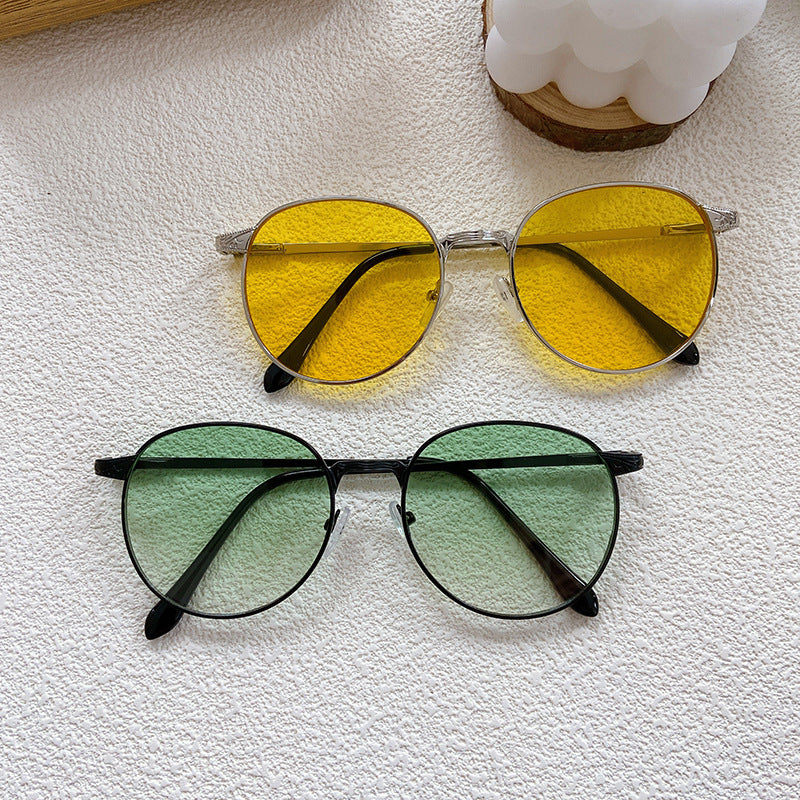 Modische Sonnenbrille mit Rundem Rahmen und Filigranem Design Brehn