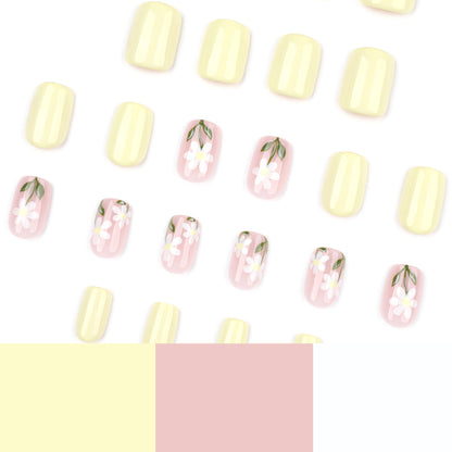 Kunstvolle Nagelverlängerungen mit eleganten Blumen-Design Brehn