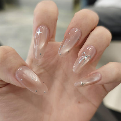 Elegante Stiletto Nageltips mit Schleifenakzenten Brehn