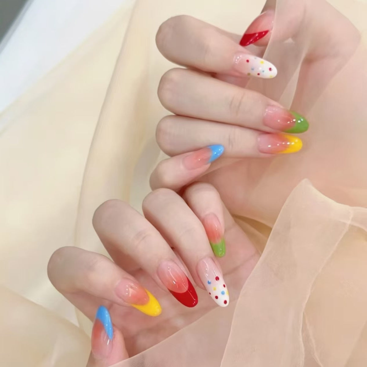 Künstlerische Ombre-Nagelverlängerungen