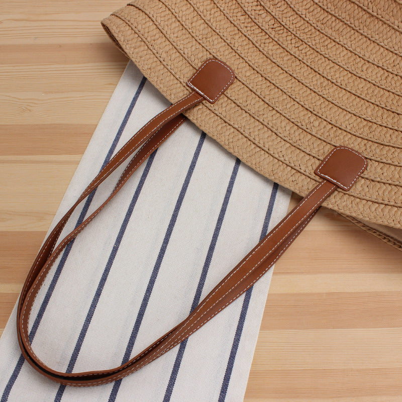 Elegante Schultertasche Aus Natürlichem Bast mit Hochwertigen Lederakzenten Brehn