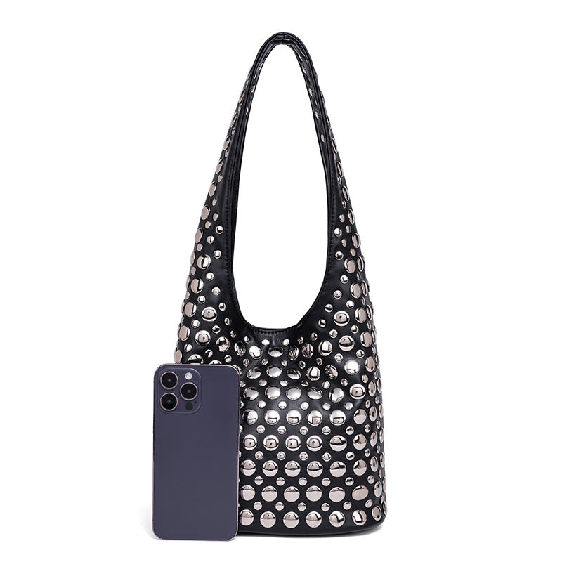 Nietenleder Schultertasche Brehn
