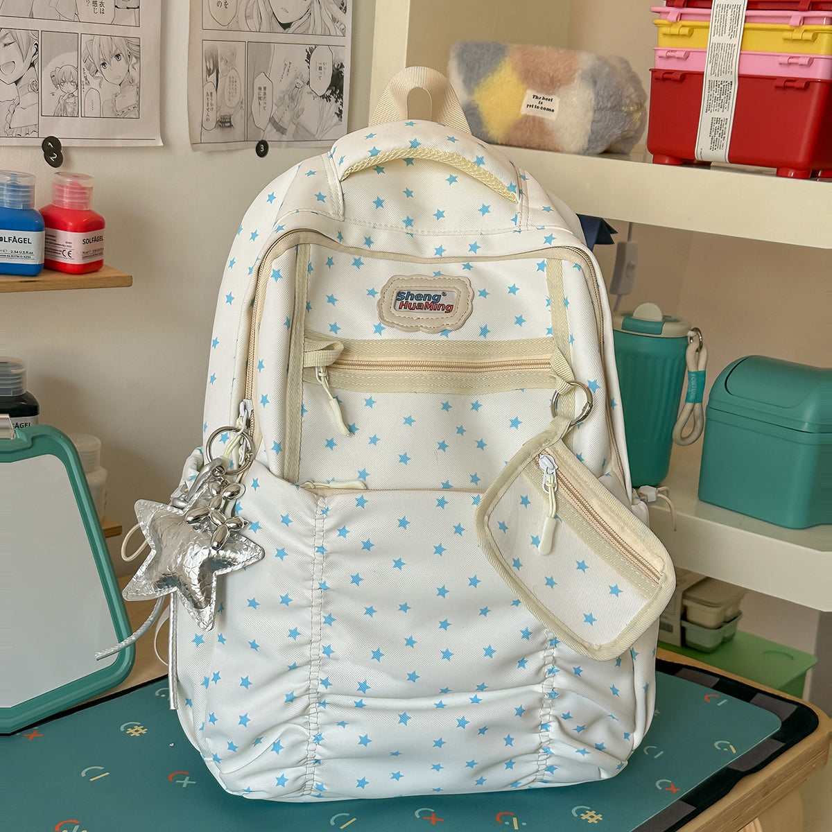 Stylische Mehrfach-Taschen-Rucksack mit Sternakzenten Brehn