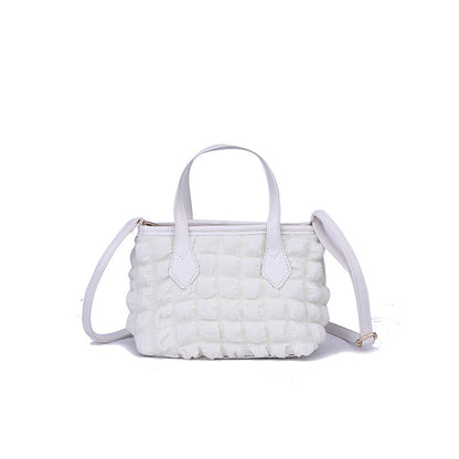 Strukturierte Mini-Satteltasche
