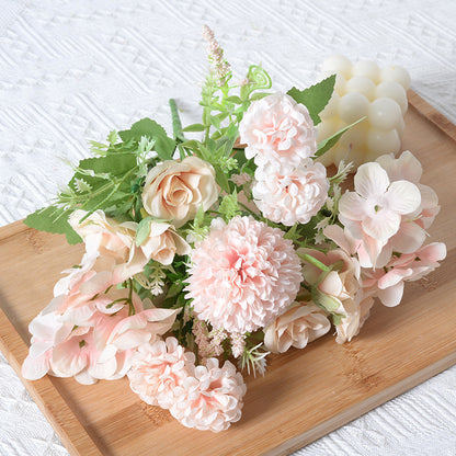 Stylischer künstlicher Blumenstrauß