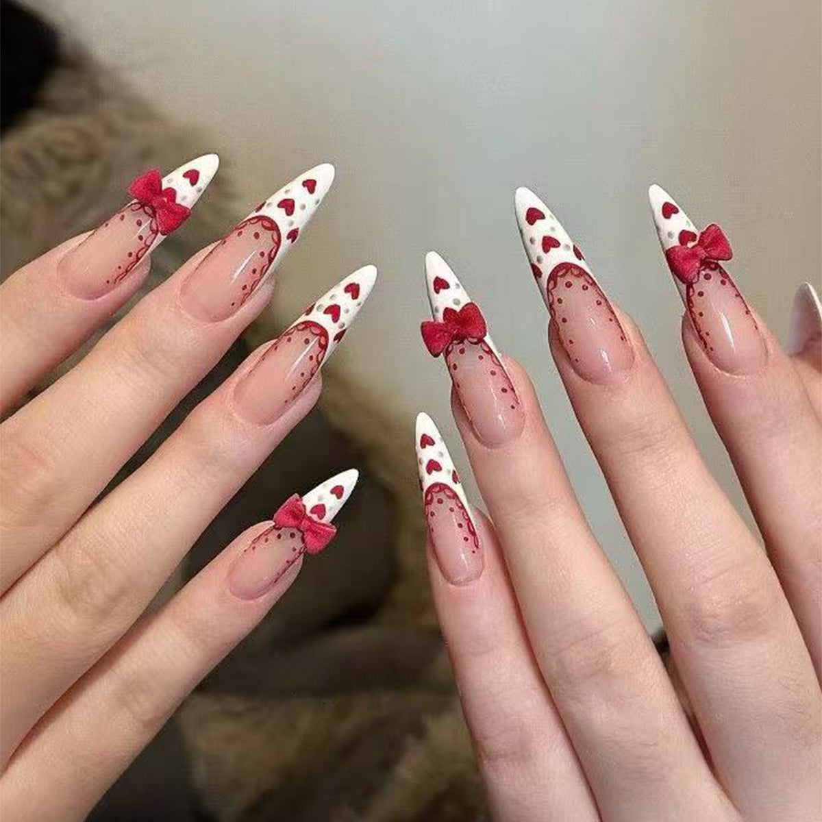 Stiletto Press-On Nail Art Set mit Herz- und Schleifen Design Brehn