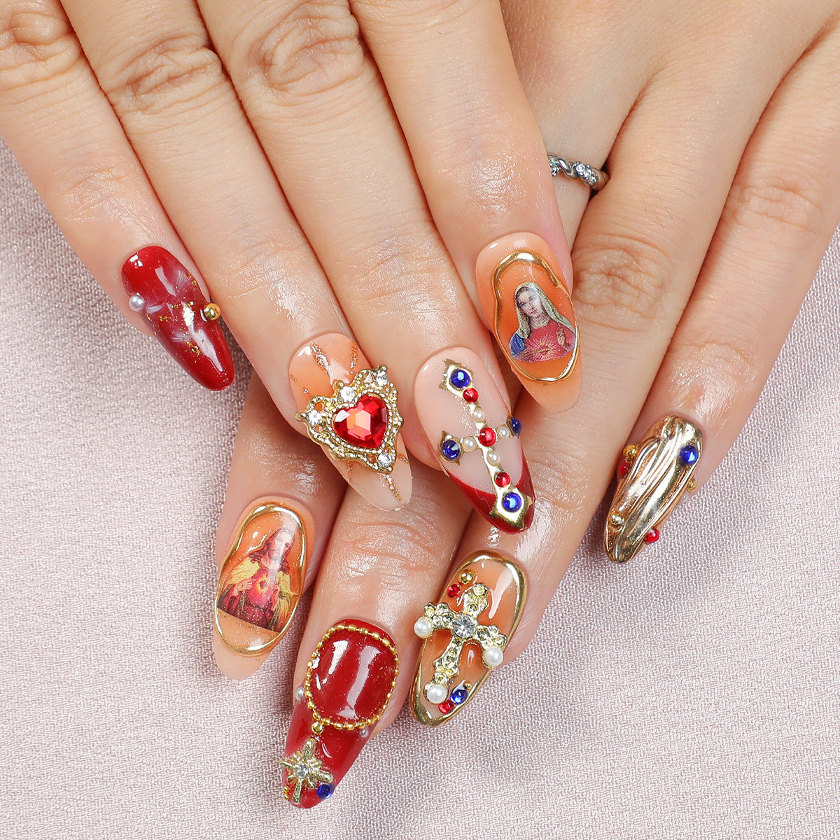 Elegante Kunstnägel mit Verzierung Brehn