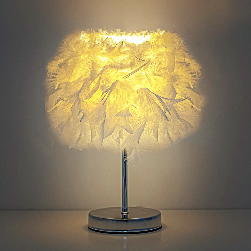Federleichte Akzent Tischlampe