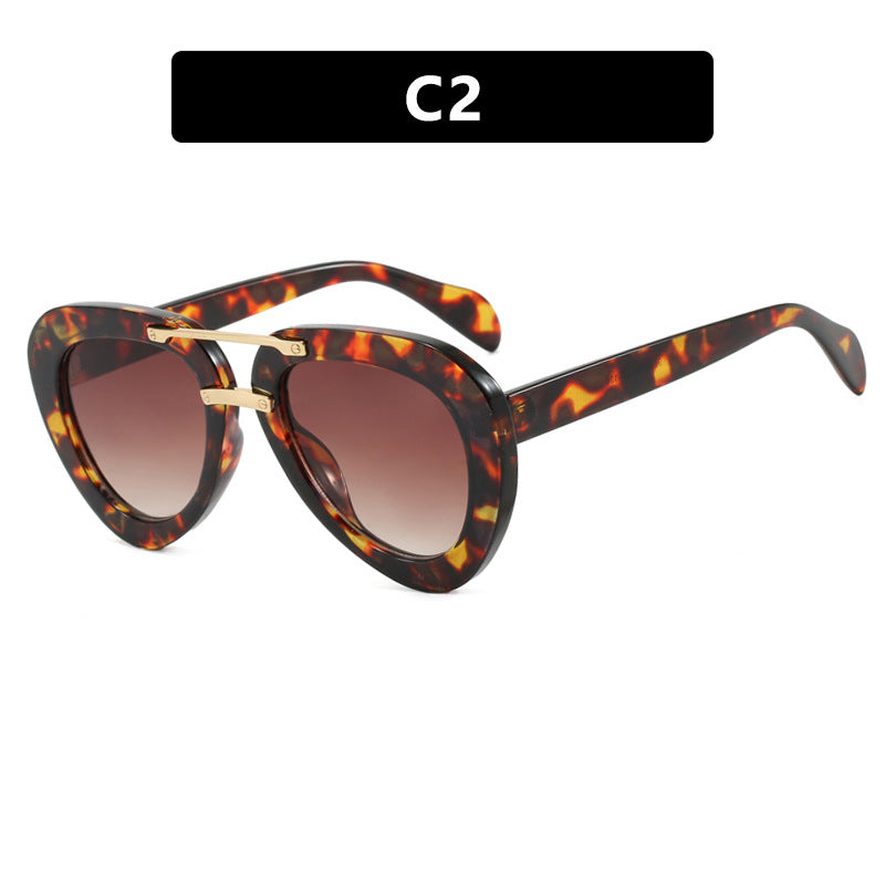Damen extravagante Sonnenbrille im modernen Herzdesign Brehn