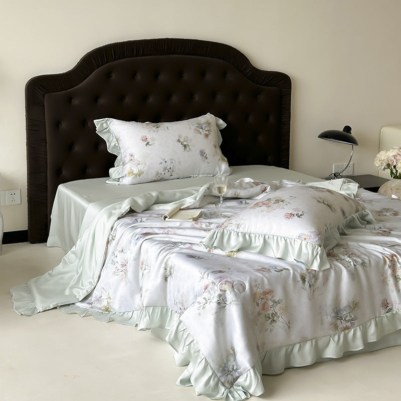 Satin-Schlafgarnitur mit seidigem Finish, Aquarell-Blumenmotiv und Volantkanten