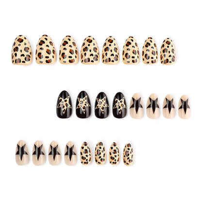 Kunstvolle Nagelverlängerungen mit Leoparden- und Sternen-Design Brehn