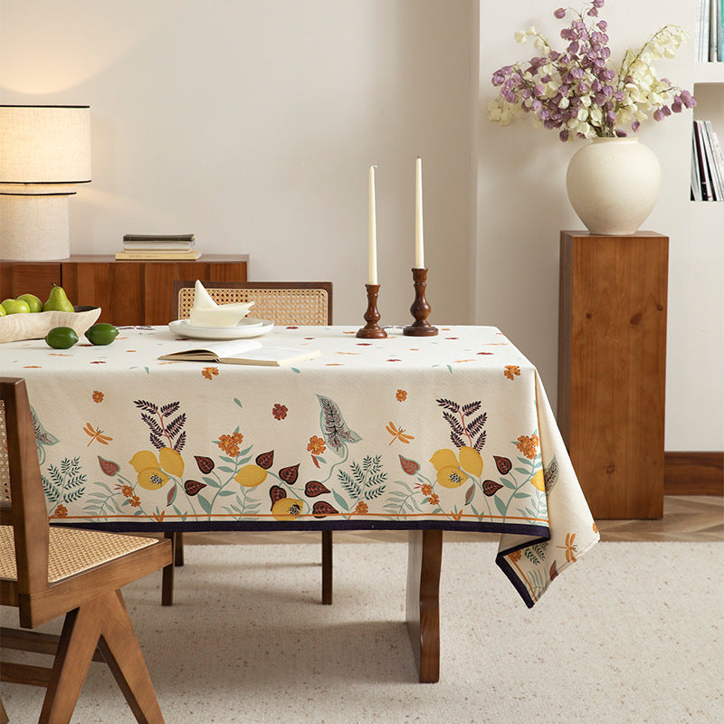 Tischdecke aus Baumwollmischung mit floraler Bordüren‑Illustration und verstärktem Saum Brehn