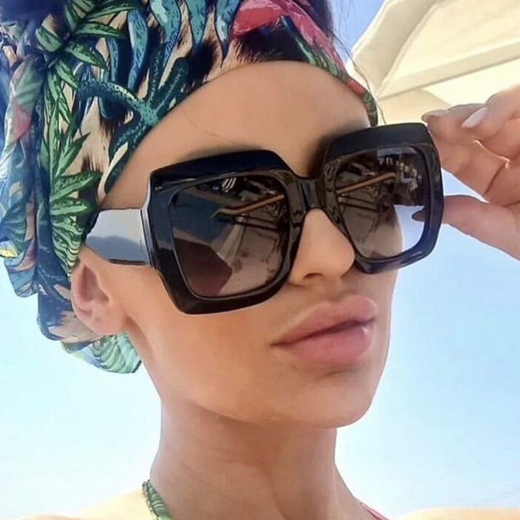 Damen oversized Sonnenbrille mit quadratischen Rahmen und UV-Schutz Brehn