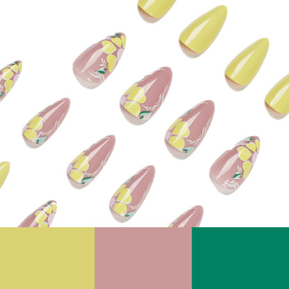 Kunstvolle Nagelkunst mit floralem Design Brehn