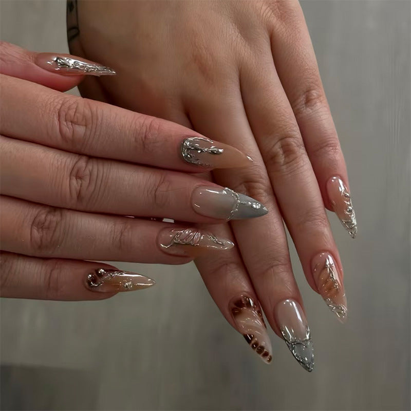 Elegante Stiletto-Nagelverlängerungen Brehn