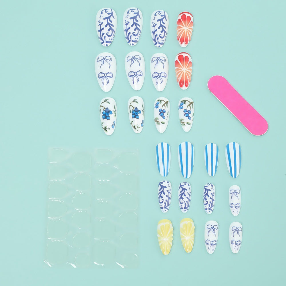 Kunstnagel Set mit handgefertigten floralen und grafischen Designs Brehn