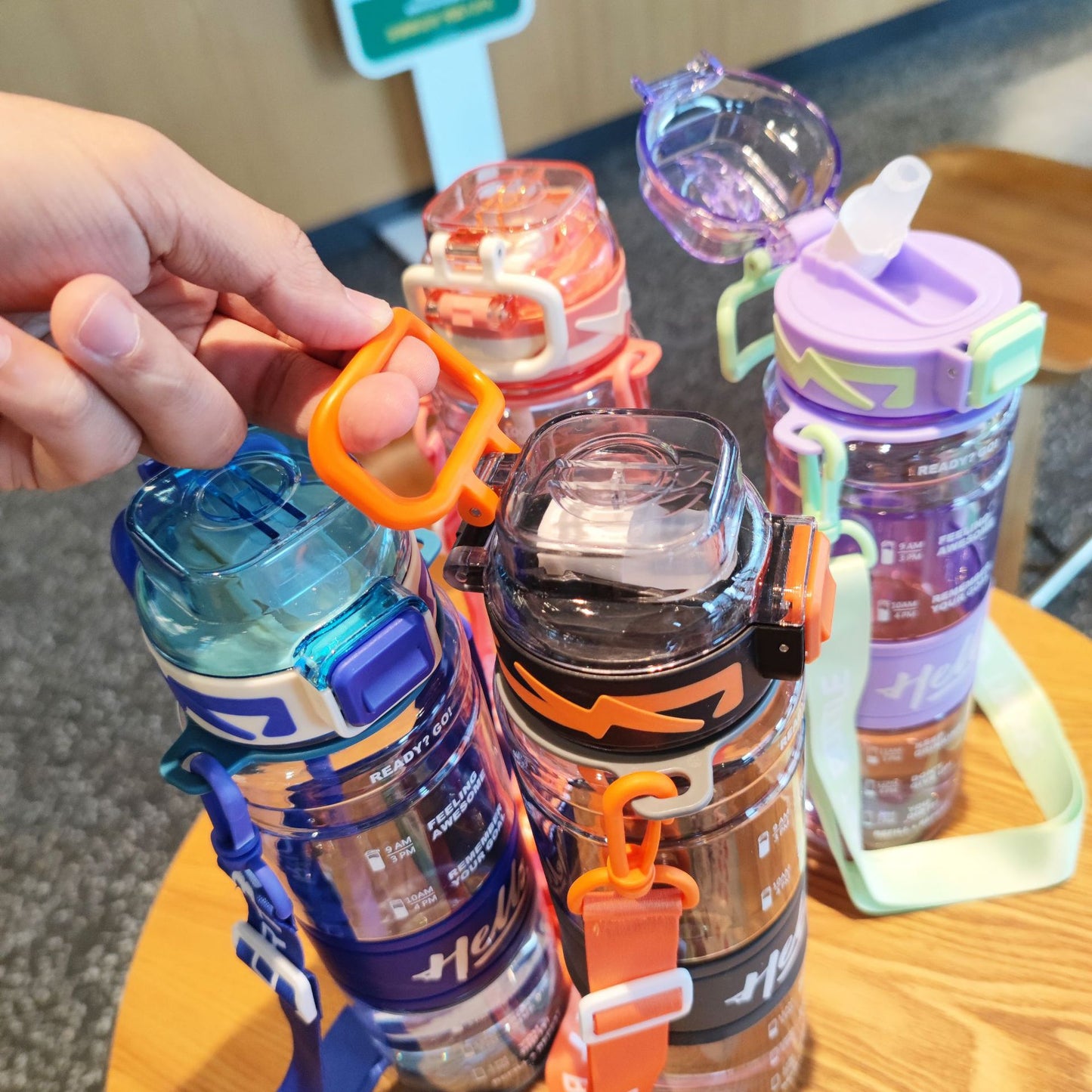 Damen große Sport-Trinkflasche mit motivierenden Zeitmarkierungen Brehn