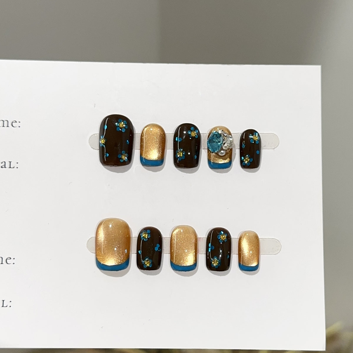 Künstlerisches Press-On Nagelkunst Set