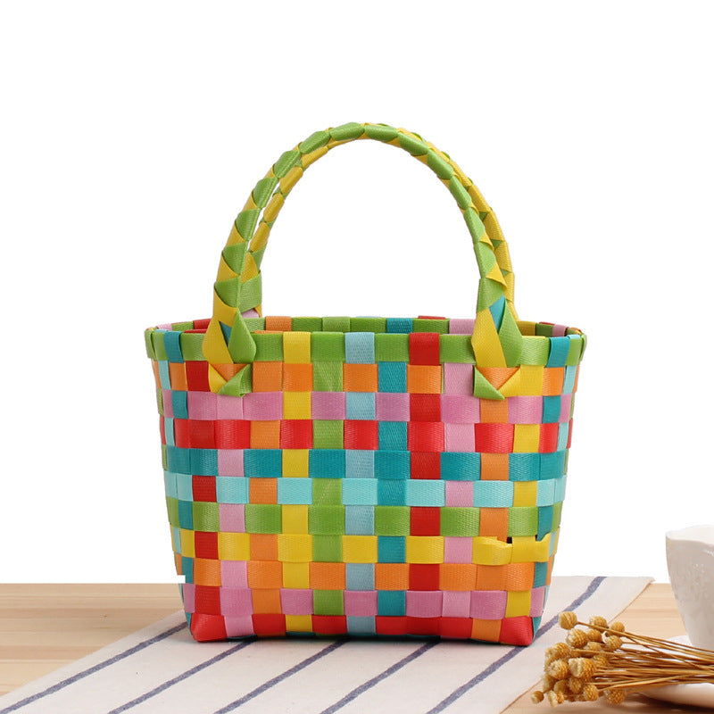 Handtasche Aus Geflochtenem Material mit Stilvollem Karomuster Brehn