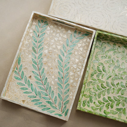 Elegante Servierplatte mit floralem Reliefdesign Brehn