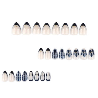 Kunstvolle Nailart im eleganten Stiletto-Design mit floralen Akzenten Brehn