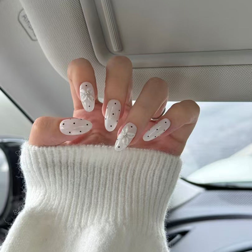 Dekoratives Press-On Nagelkunstset mit einzigartigen 3D-Elementen