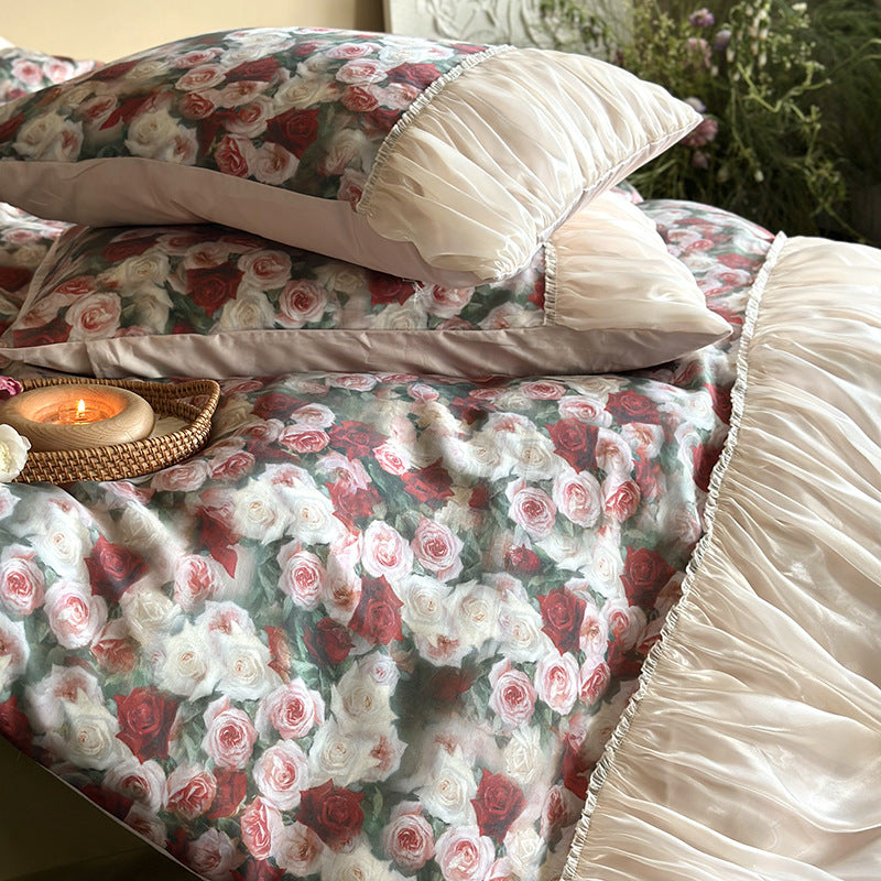 Luxuriöses Satin-Bettwäsche-Set mit Rosenmuster und gerafftem Bettrock