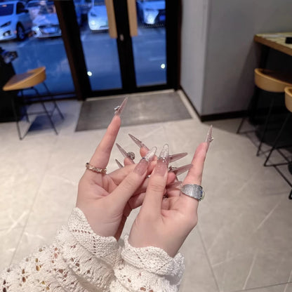 Glamouröse dekorative Press-On-Nagelverlängerungen