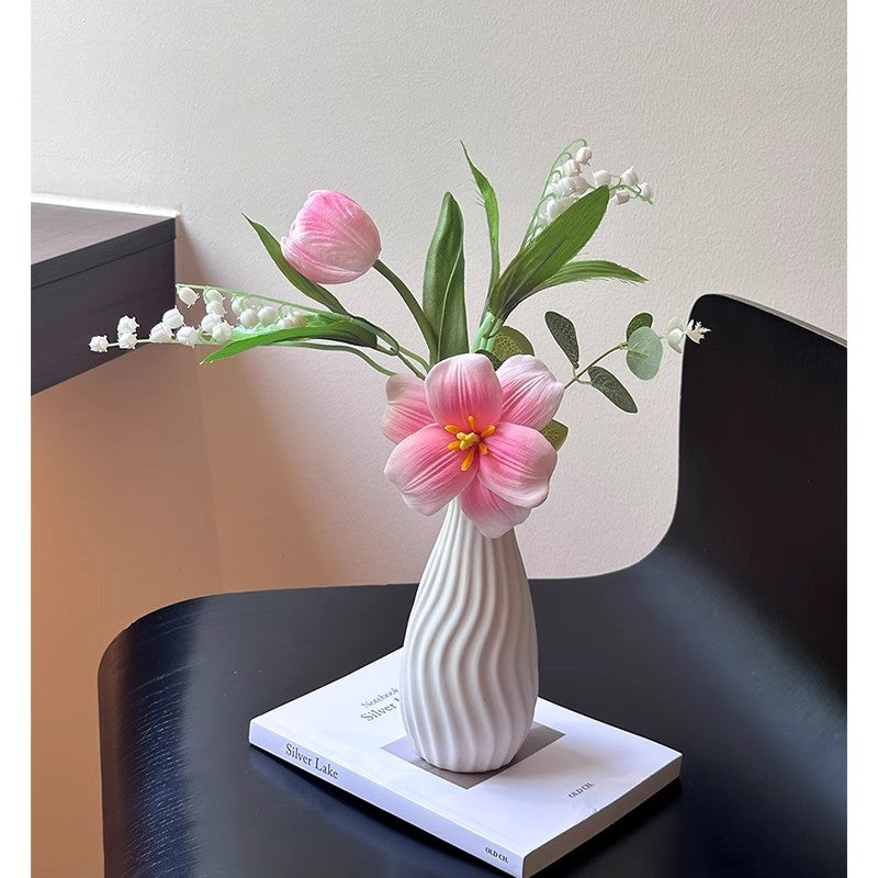 Dekorative künstliche Blumenarrangement