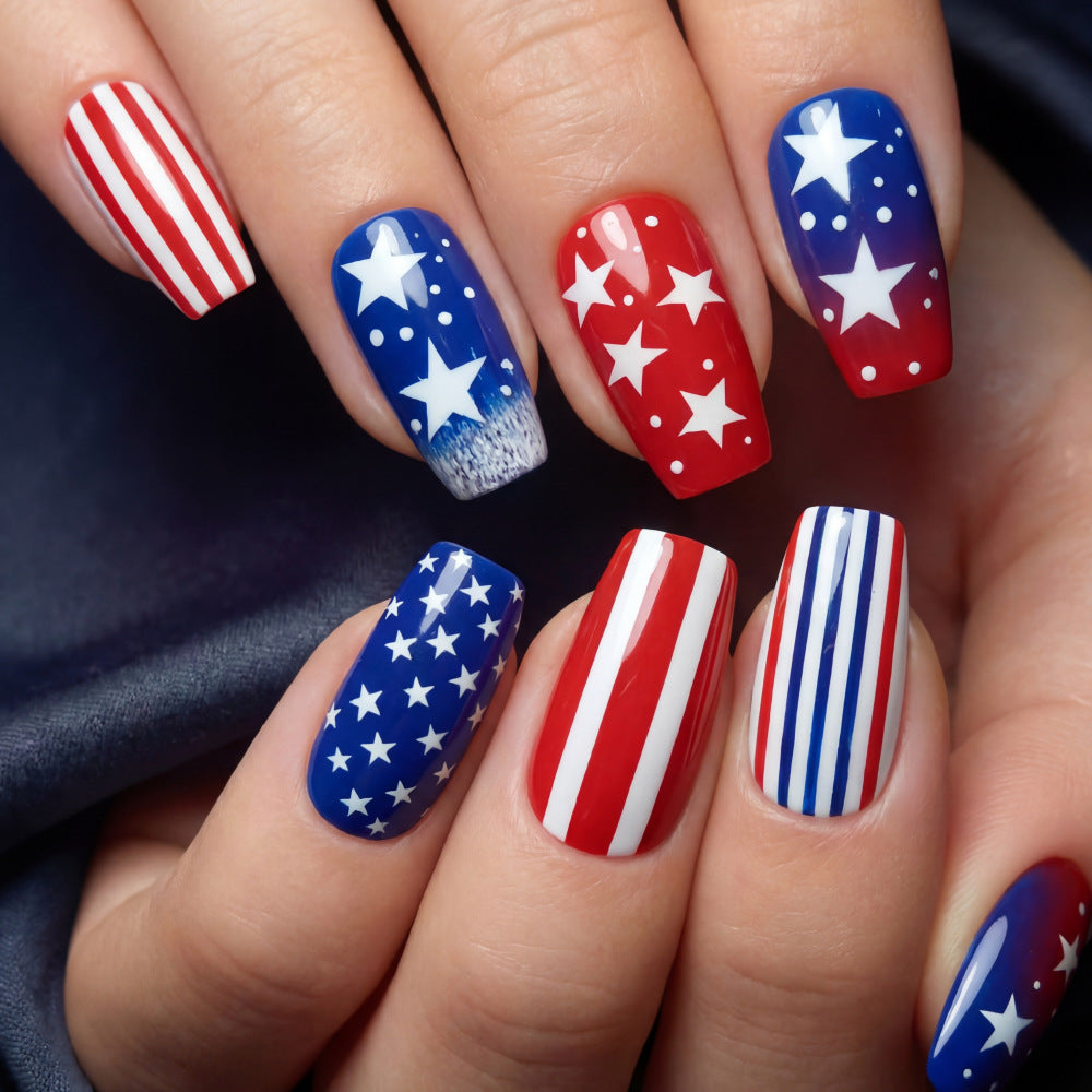 Kunstnägel mit patriotischem Sternen- und Streifendesign Brehn