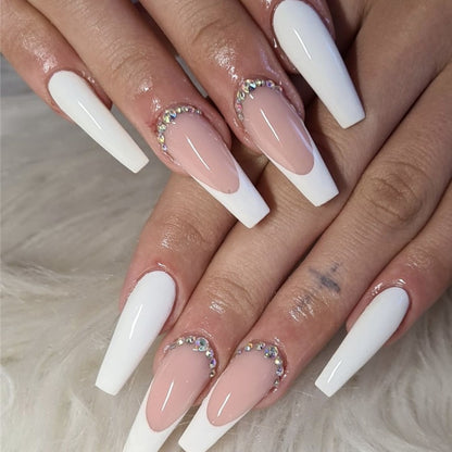 Luxuriöse lange Stiletto Press-On Nägel mit Strass-Accents Brehn