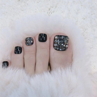 Kunstvolle Fußnägel mit Glitzerakzenten Brehn