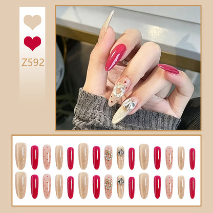 Kunstnagelset mit funkelnden Kristallakzenten und eleganten Farbverläufen Brehn