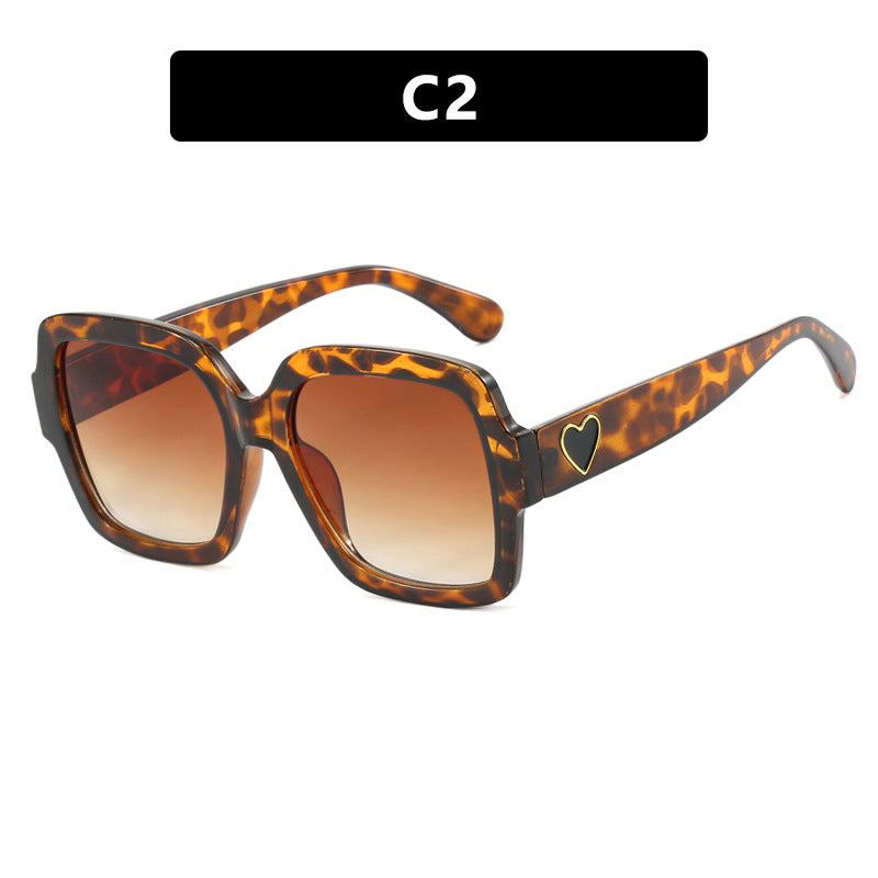 Damen quadratische Sonnenbrille mit modischem Herzakzent Brehn