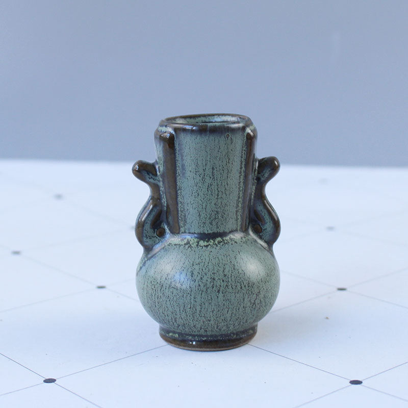 Elegante Keramikvase mit kunstvollem Design Brehn