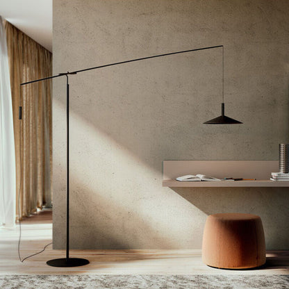 Verstellbare Bogenstehlampe mit minimalistischem Design