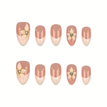 Blumenverziertes Press-On-Nageldesign