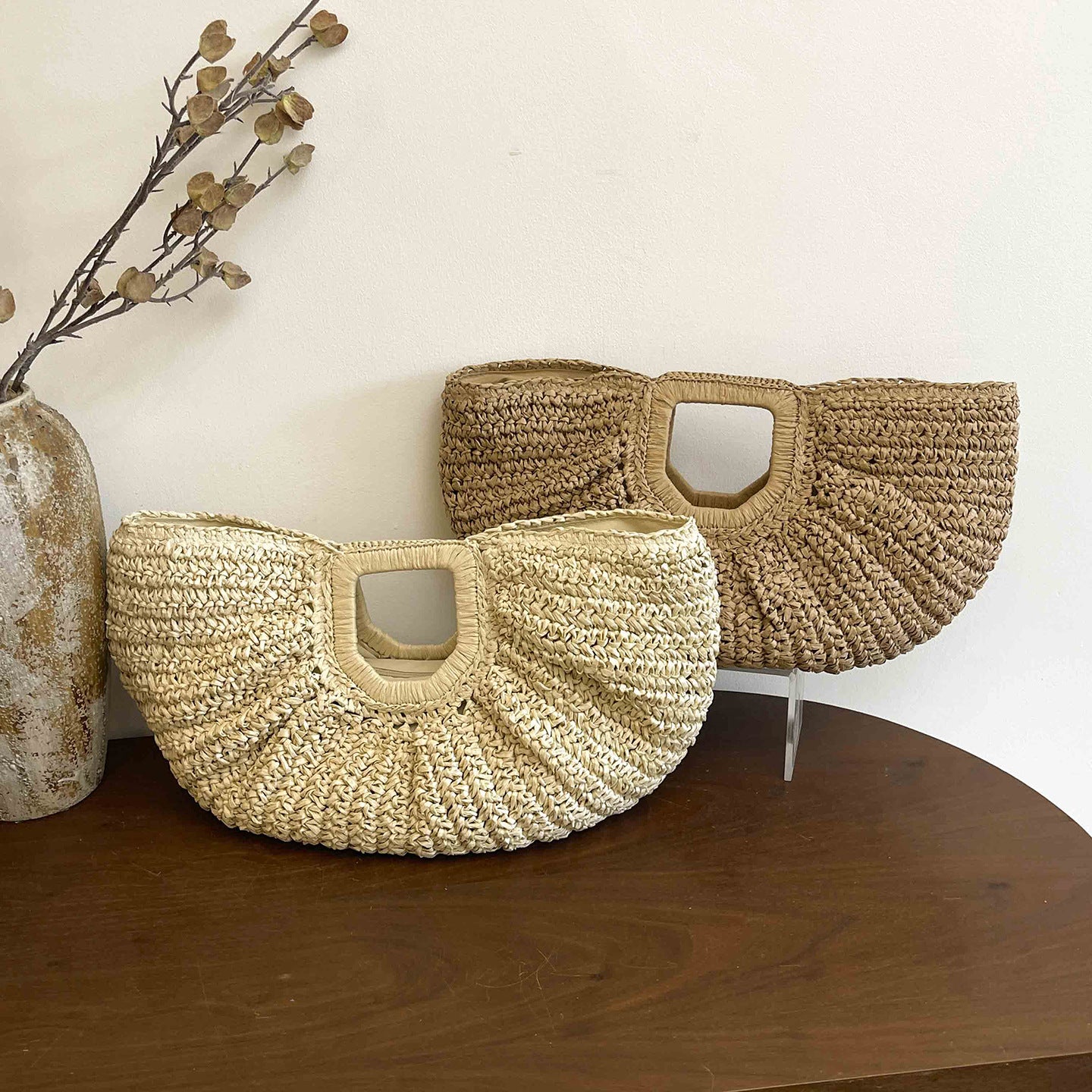 Handgefertigte Basttasche mit Eleganten Falten Brehn