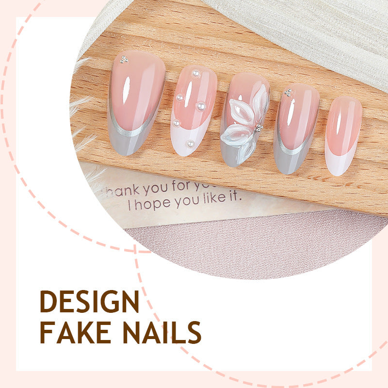 Kreatives Kunstnagelset mit eleganten Schmuckakzenten Brehn