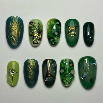 Künstlerisches Press-On Nagelkunstset mit Smaragd- und Gold-Designs Brehn