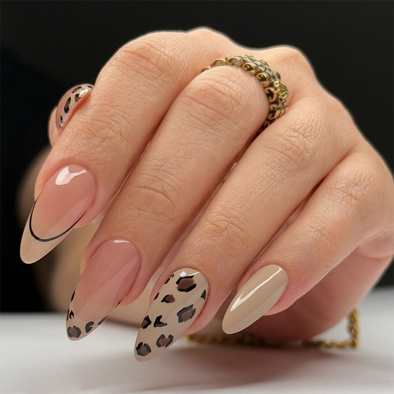 Elegantes Stiletto Press-On Nagelkunst-Set mit Leopardenmuster-Design Brehn