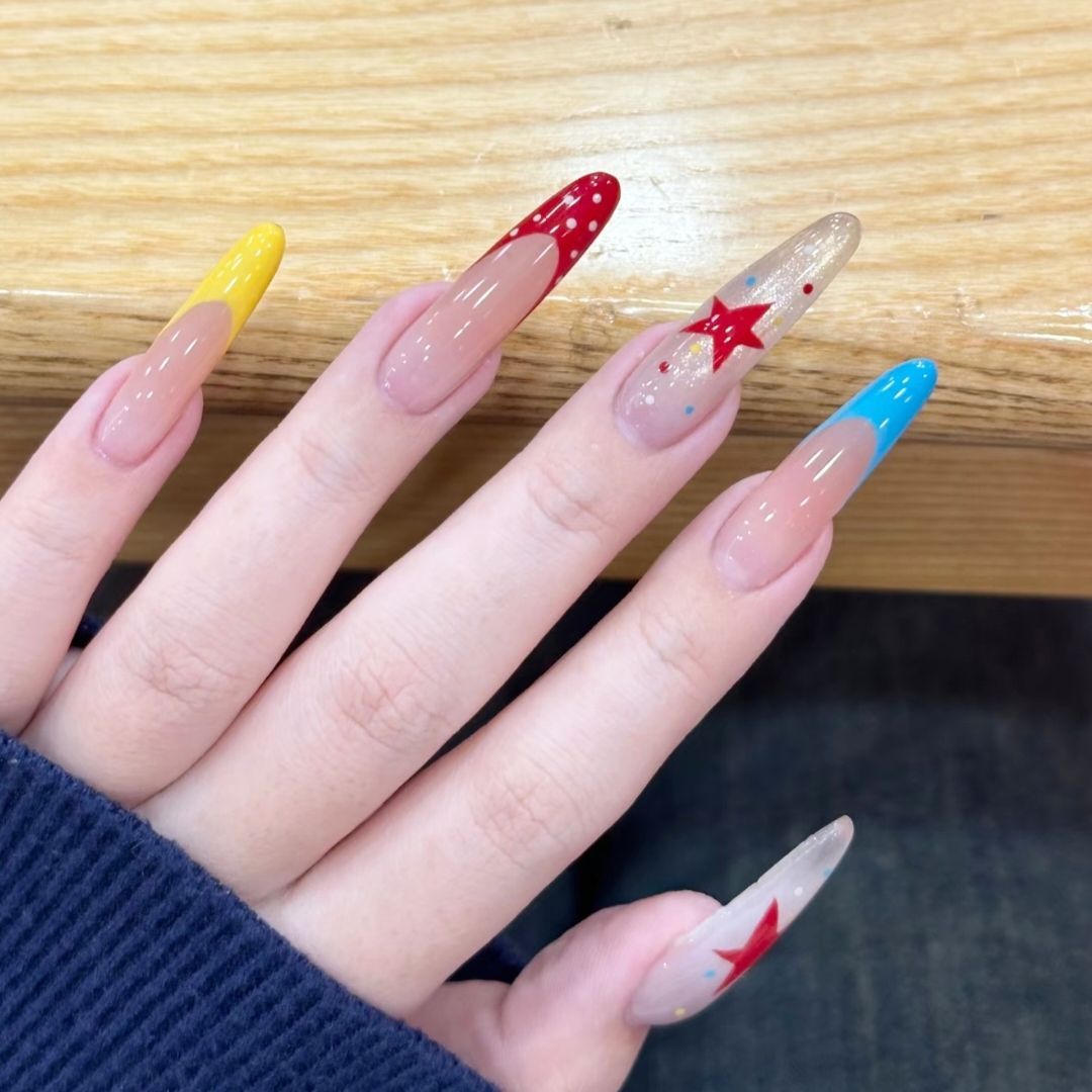 Künstlerische Lange Stiletto-Nagelverzierungen Brehn