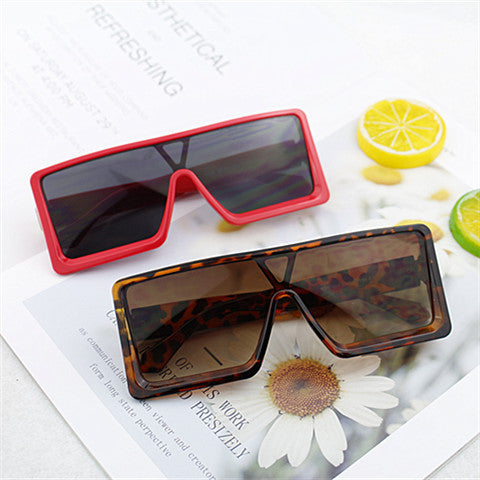 Damen Oversized Sonnenbrille im avantgardistischen Design Brehn